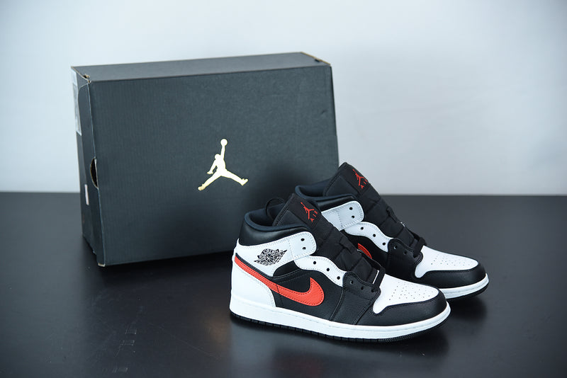 Nike Air Jordan 1 - Mid Chile Red