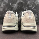 Adidas - Yeezy Boost 700