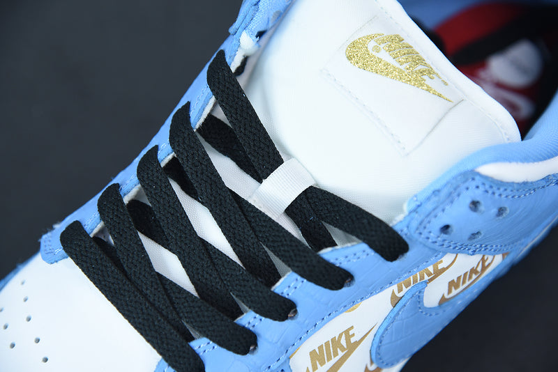 Nike SB Dunk Low x Supreme "Stars Royal Blue"