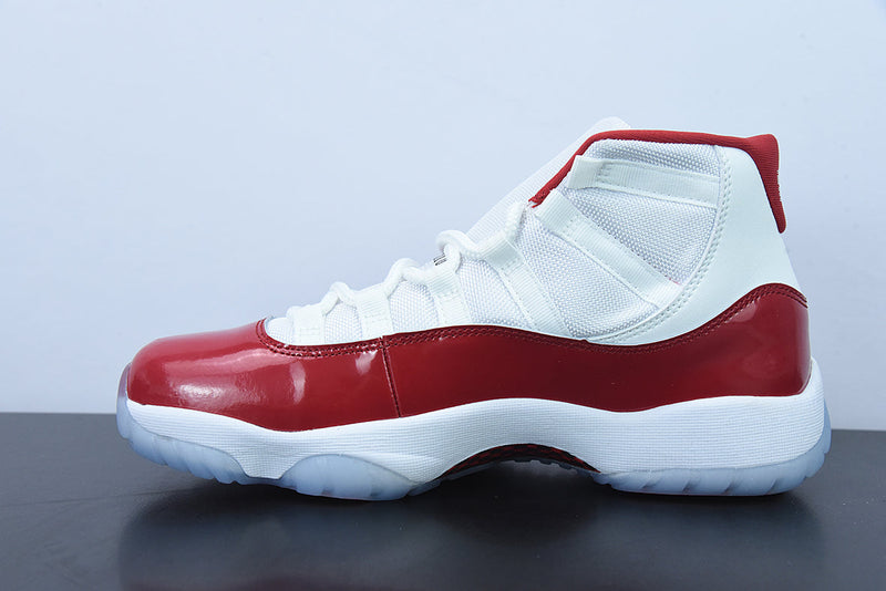 Nike Air Jordan 11 - Retro High White Red