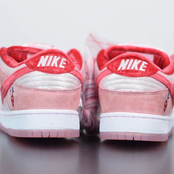 Nike SB Dunk Low StrangeLove Skateboards