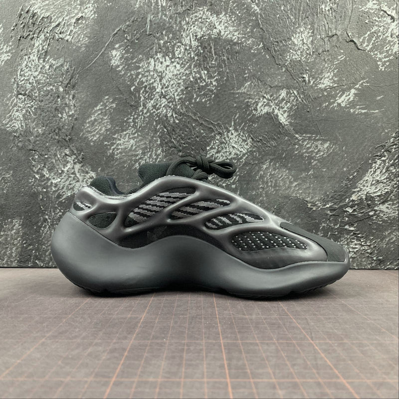 Adidas - Yeezy 700  V3