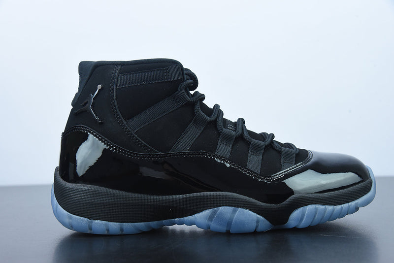 Nike Air Jordan 11 - Retro High Cap and Gown