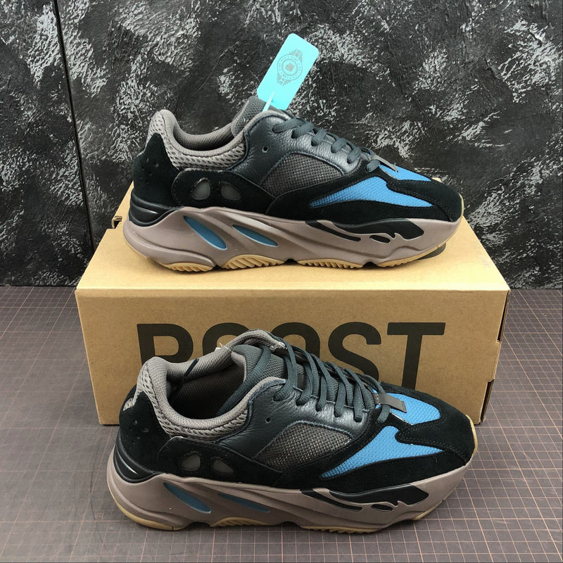 Adidas - Yeezy 700