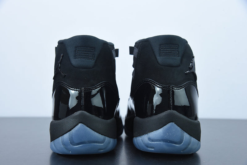 Nike Air Jordan 11 - Retro High Cap and Gown