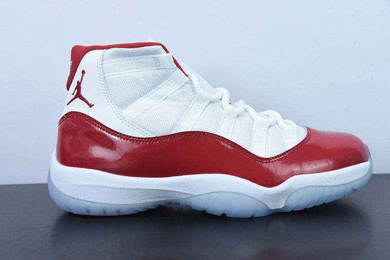 Nike Air Jordan 11 - Retro High White Red