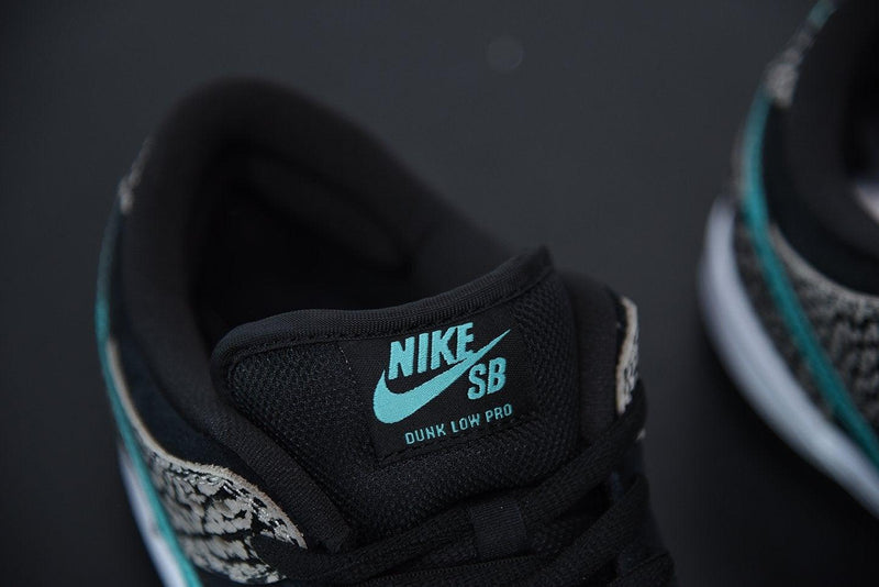 Nike SB Dunk Low atmos Elephant