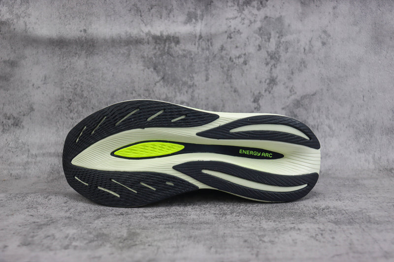 New Balance NB FuelCell SuperComp Trainer V2