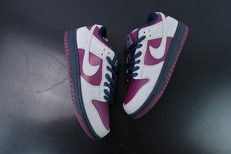 Nike SB Dunk Low 'Atmosphere Grey True Berry'