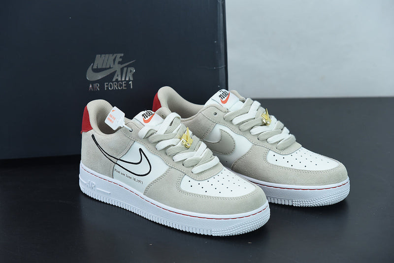 Nike Air Force 1 LV8 Light Stone