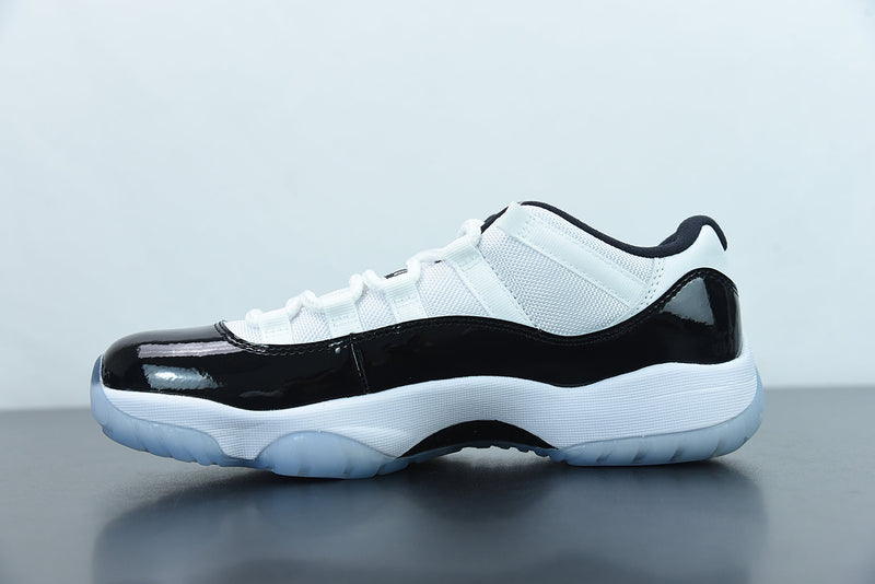 Nike Air Jordan 11 - Retro High Low Concord