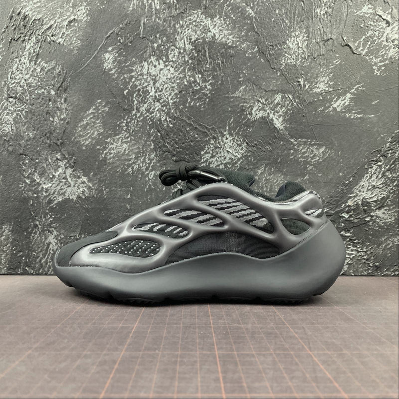 Adidas - Yeezy 700  V3