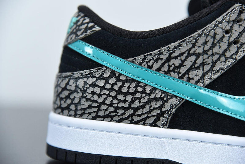 Nike SB Dunk Low atmos Elephant