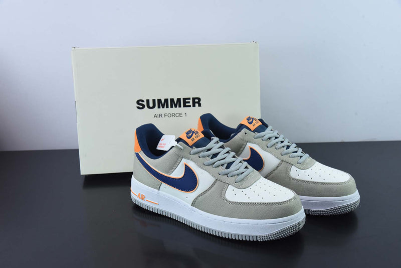 Nike Air Force Low SP Undefeated 5 On It Dunk vs. AF1