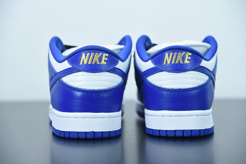 Nike SB Dunk Low Supreme Stars Hyper Royal (2021)