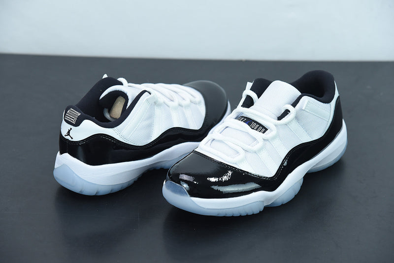 Nike Air Jordan 11 - Retro High Low Concord