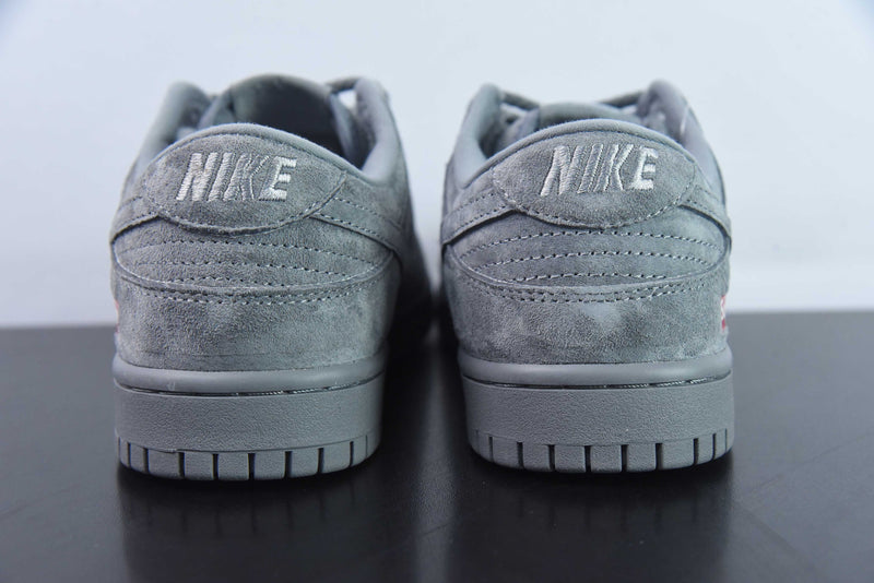 Nike Dunk Low x Supreme 'Grey'