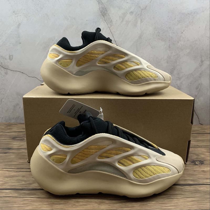 Adidas - Yeezy 700 V3
