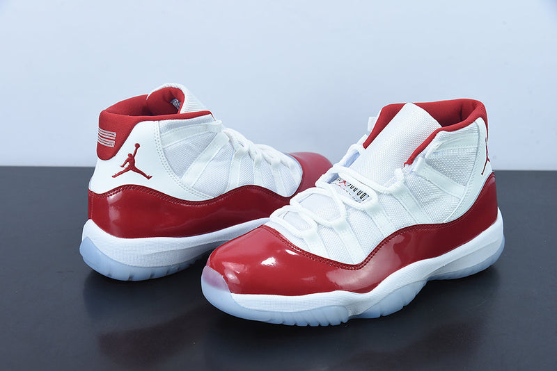 Nike Air Jordan 11 - Retro High White Red