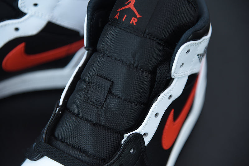 Nike Air Jordan 1 - Mid Chile Red