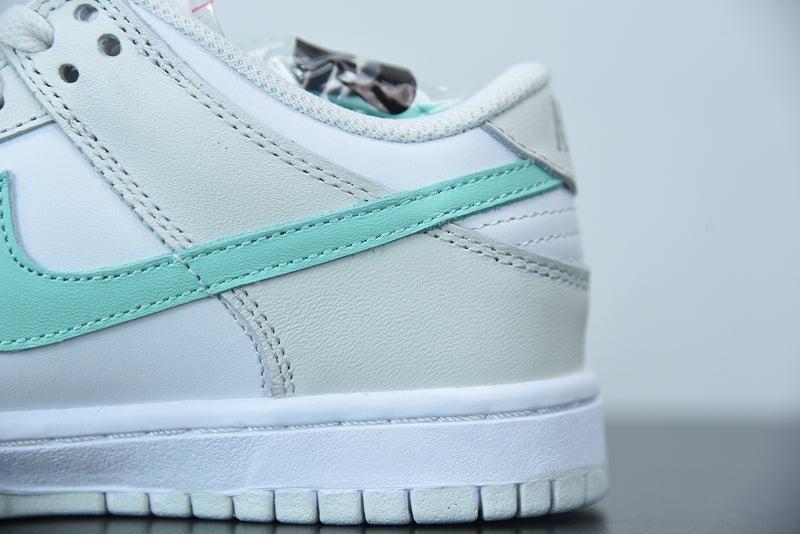 Nike SB Dunk Low GS "White Crimson Bliss"