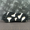 Adidas - Yeezy Boost 700