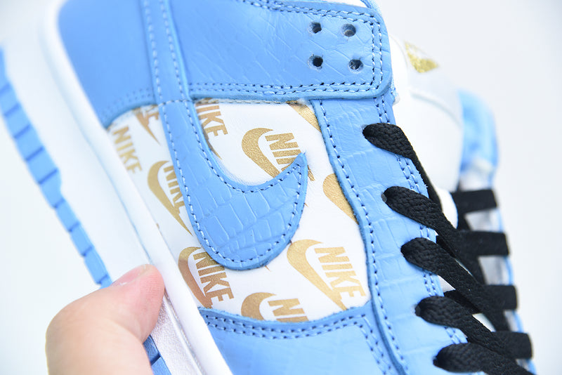 Nike SB Dunk Low x Supreme "Stars Royal Blue"