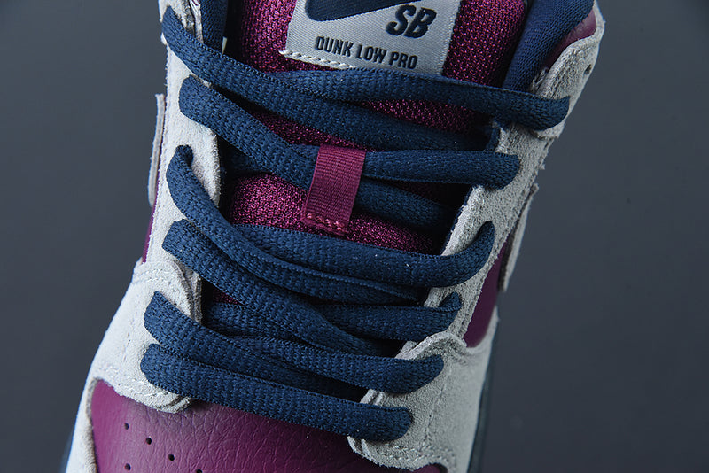 Nike SB Dunk Low 'Atmosphere Grey True Berry'