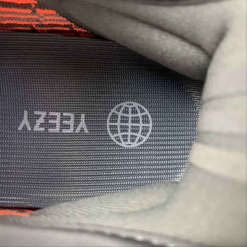 adidas - Yeezy 350 Boost V2 Carbel/Stegry/Solred