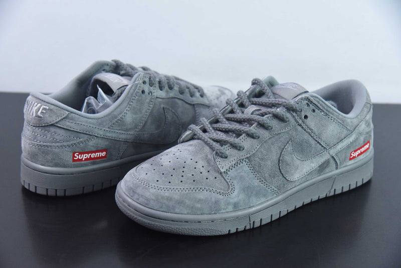 Nike Dunk Low x Supreme 'Grey'