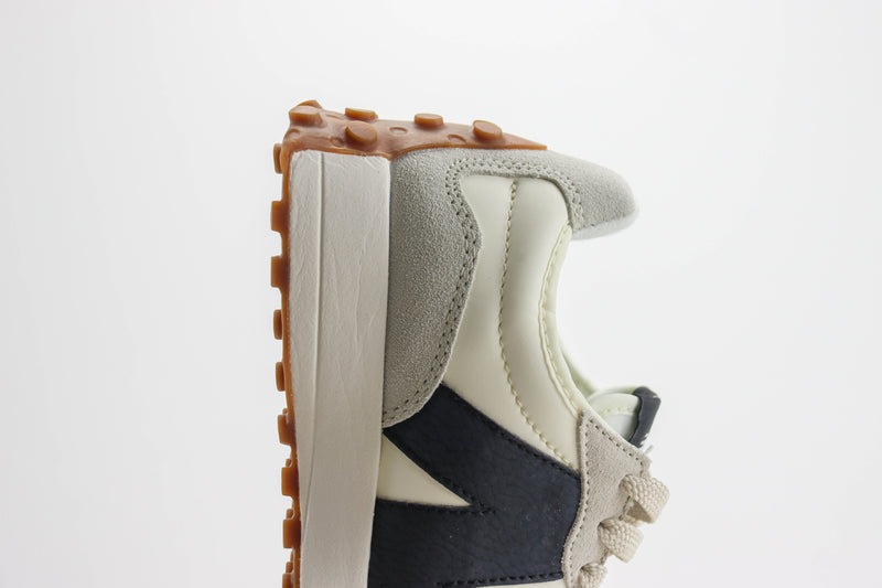 New Balance 327 Moonbeam Black Gum