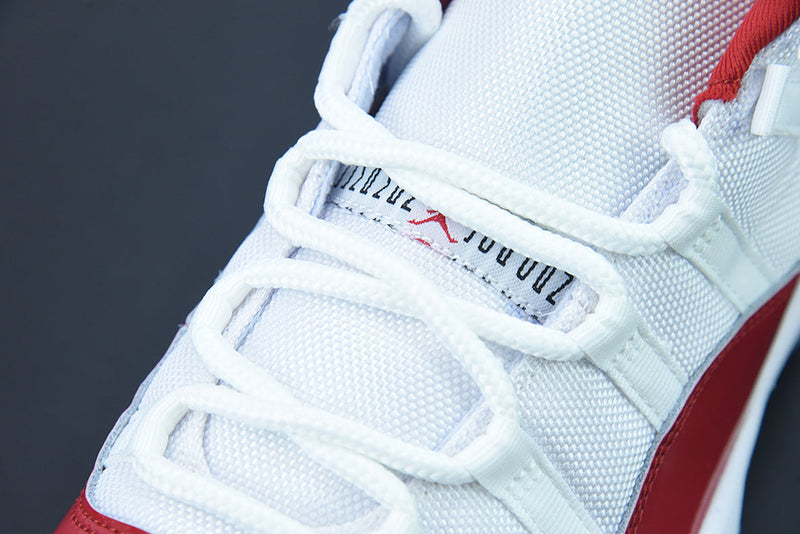 Nike Air Jordan 11 - Retro High White Red